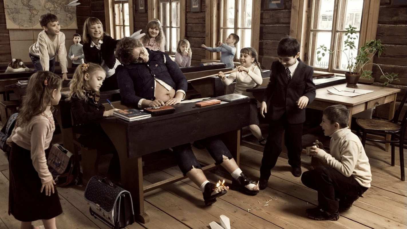 Открытка школьный класс и дети  с днем учителя   З Днем вчителя 